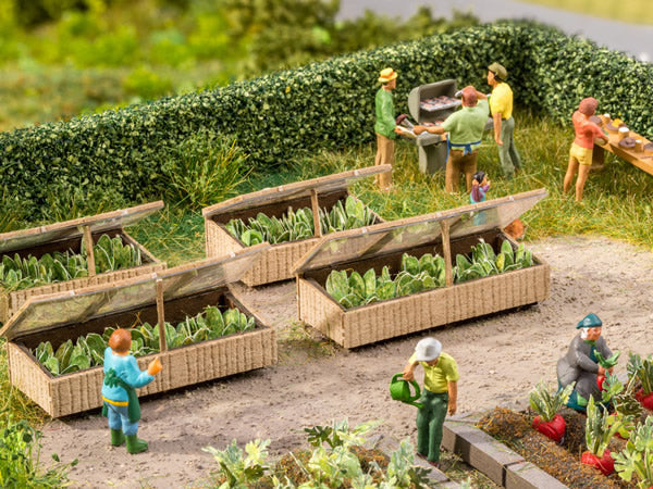 Noch 14025 HO Scale Covered Raised Garden Beds with Lettuce - Deco Minis