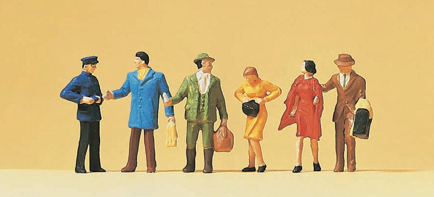 Preiser 14029 HO Scale Standing Travelers Figure Set