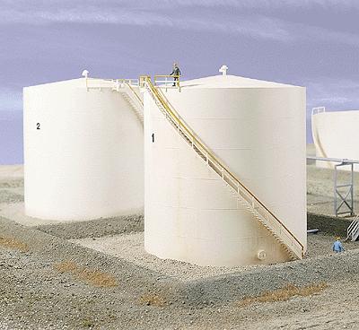 Walthers Cornerstone 3168 HO Tall Oil Storage Tank with Berm Kit