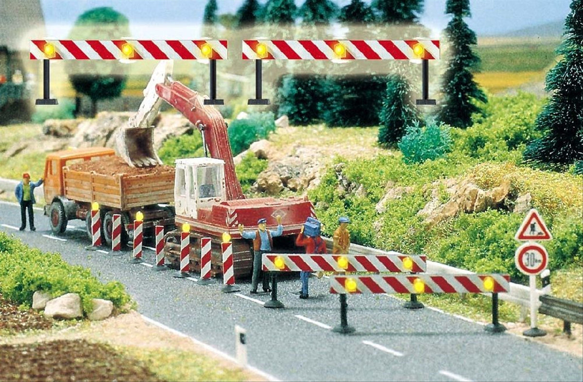Busch 5905 HO Scale Construction Barricades w/Control Unit