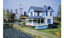 Walthers Cornerstone 933-3651 HO Aunt Lucy's House Kit