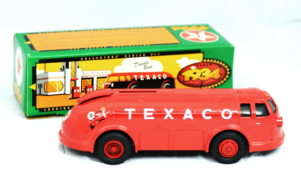 Ertl B195 1/34 Texaco #11 Doodle Bug 1934 Diamond T Tanker Bank