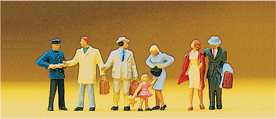 Preiser 10029 HO Scale Passengers at the Platform Gate Set