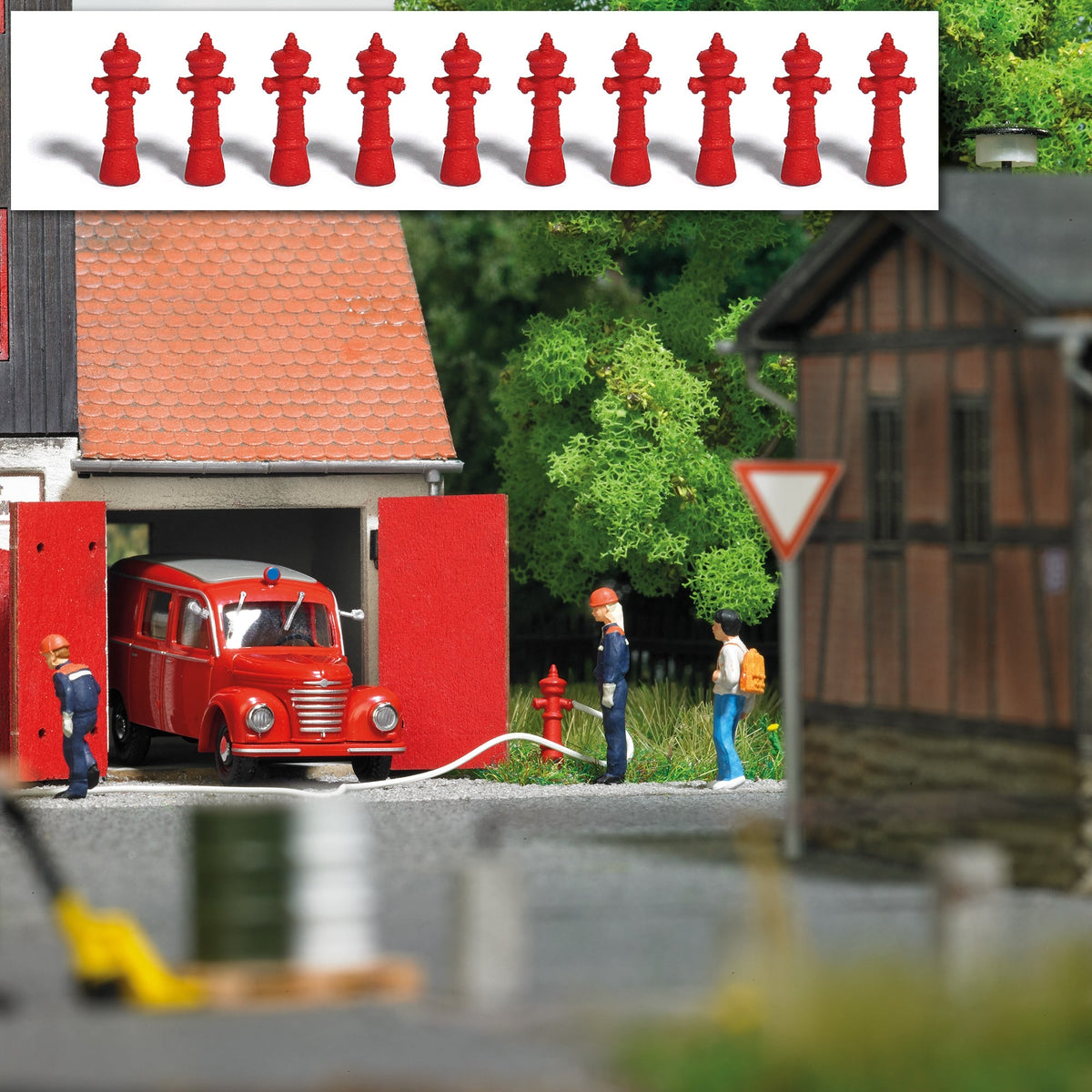 Busch 7774 HO Scale Fire Hydrants, Pack of 10