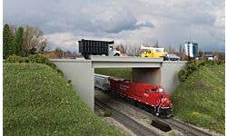 Walthers Cornerstone 933-4566 HO Modern Concrete Highway Overpass Kit