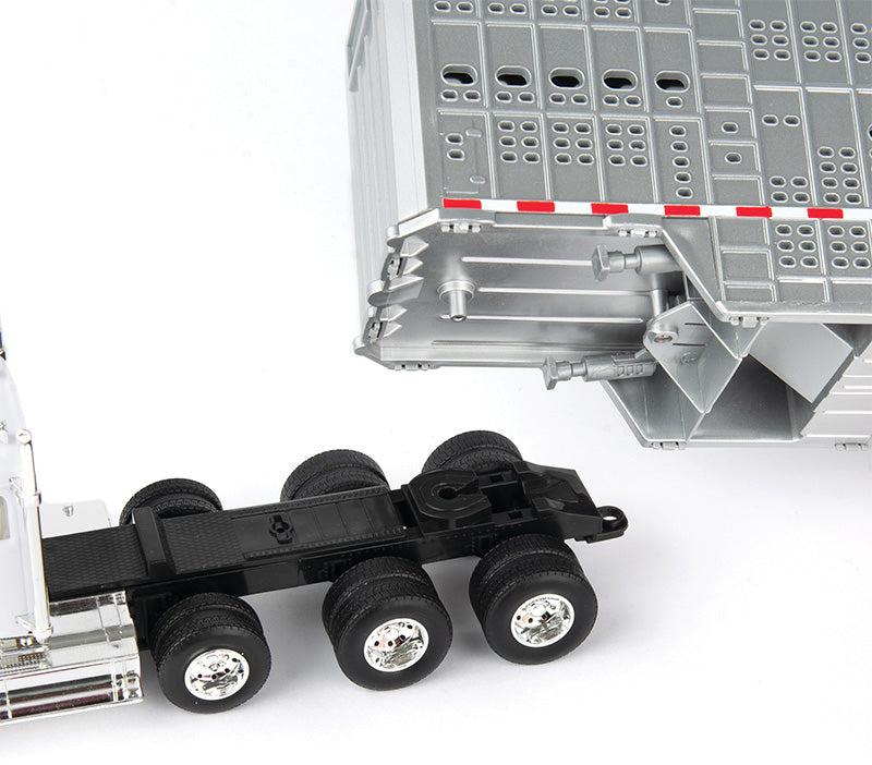 Ertl 47362 1/32 Freightliner 122SD with Cattle Trailer