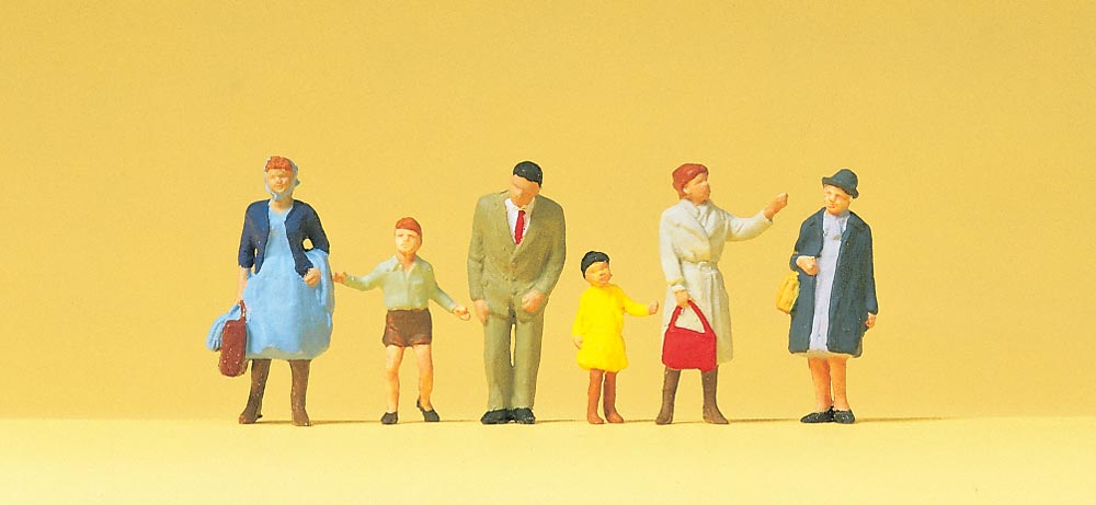Preiser 14069 HO Scale Passers-By in Coats Figures (6)