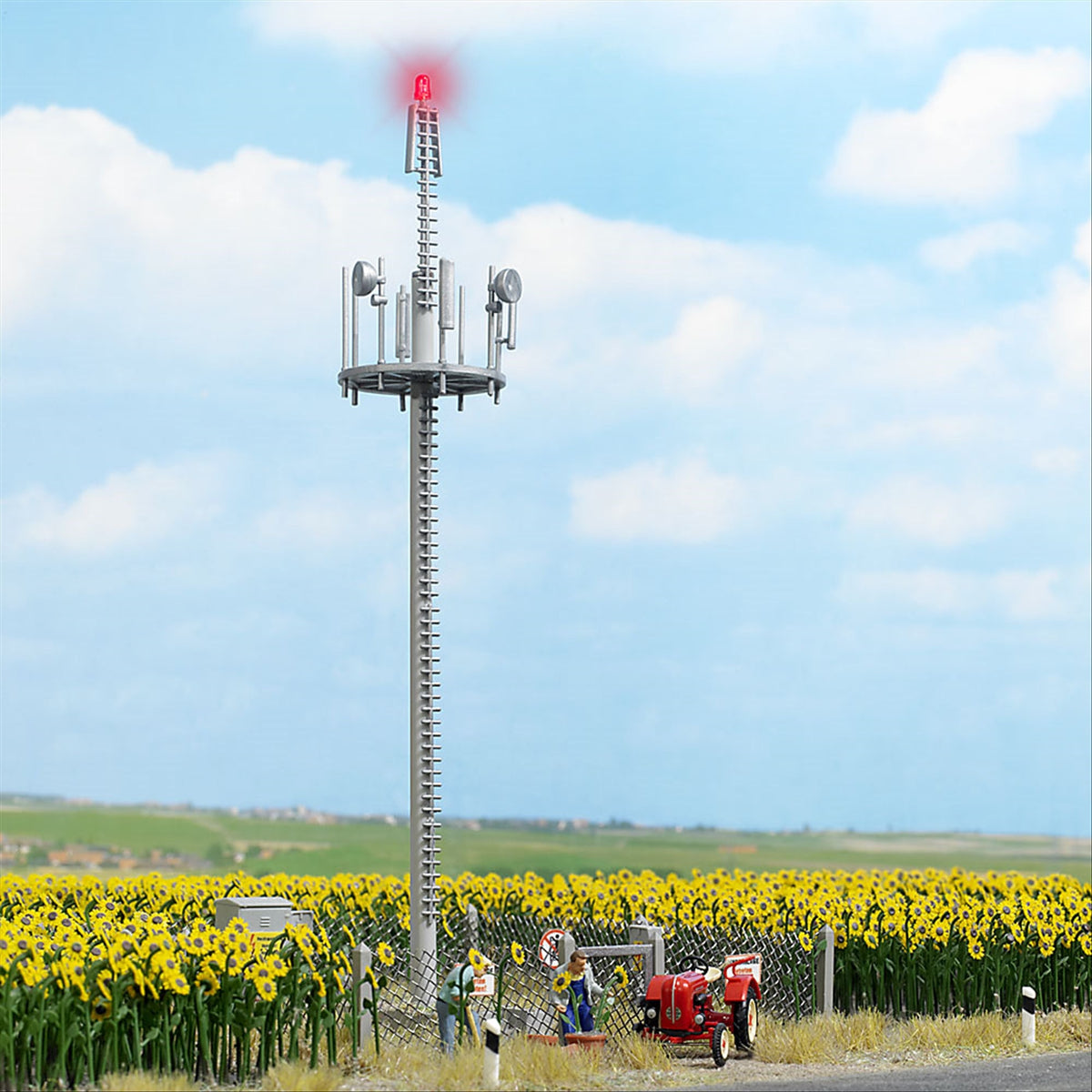 Busch 5401 HO Scale Cell Tower with Flashing Warning Light