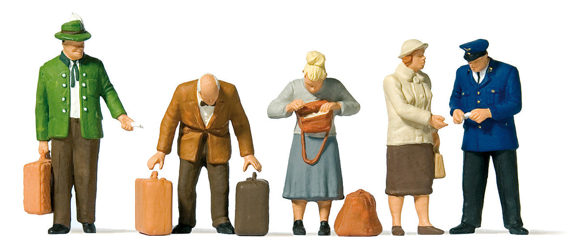 Preiser 65369 O Scale At the Ticket Gate Figure Set