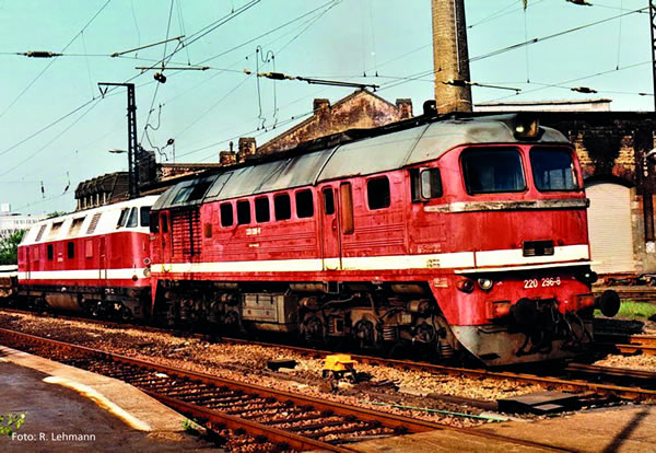 Piko 52900 HO Scale 1/87 BR 220 Diesel DR IV