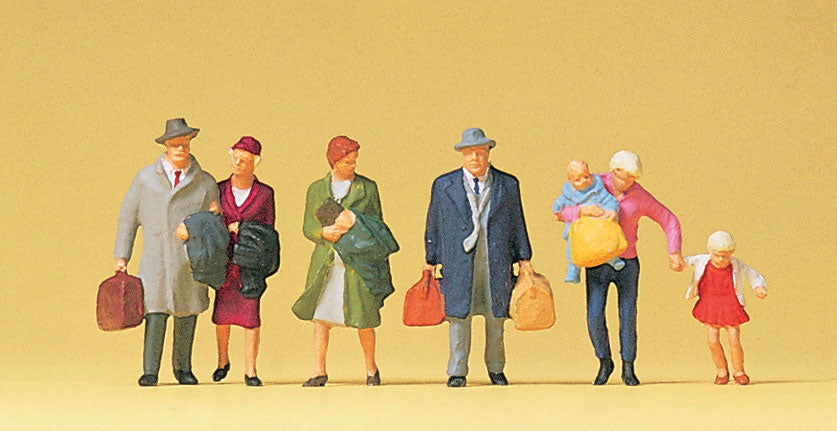 Preiser 10511 HO Scale Walking Passengers Figure Set