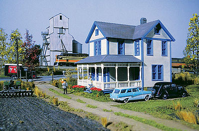 Walthers Cornerstone 3651 HO Aunt Lucy's House Kit