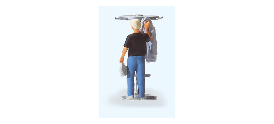 Preiser 28142 HO Scale Man Hanging Up Jacket Figure