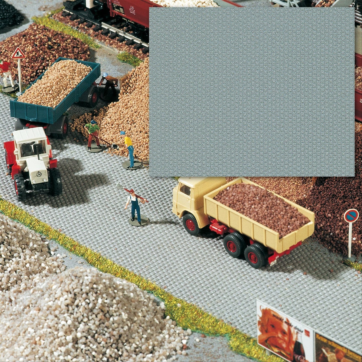 Busch 7089 N Scale Flexible Cobblestone Roadway, Gray