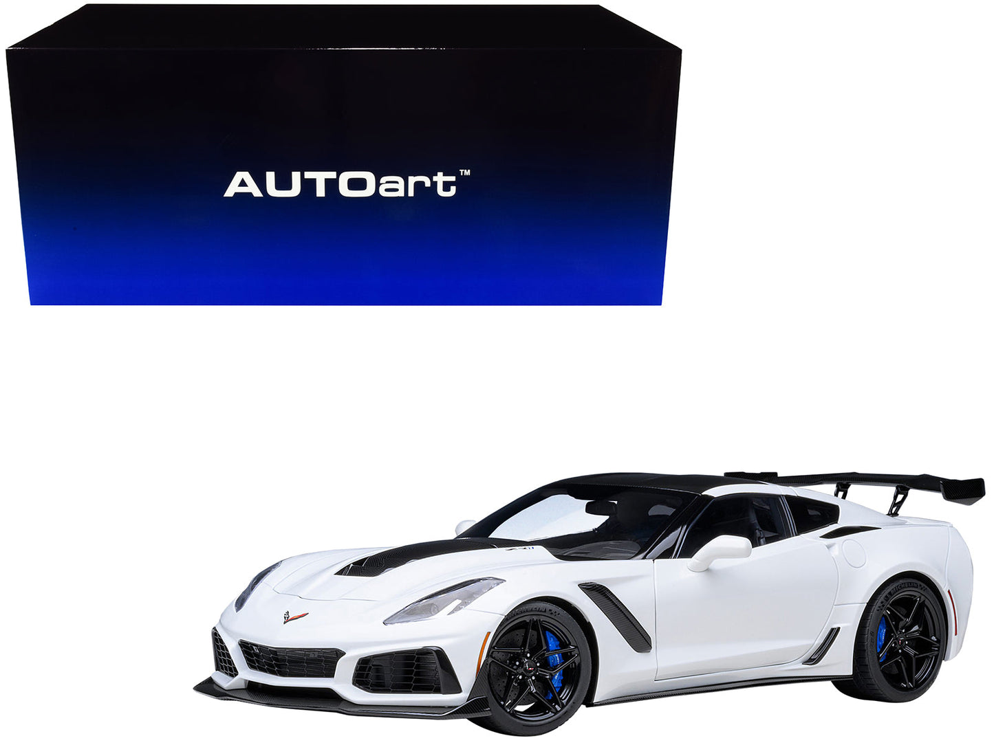 2019 Chevrolet Corvette C7 ZR1 Arctic White with Carbon Top 1/18 Model Car by Autoart free shipping USA