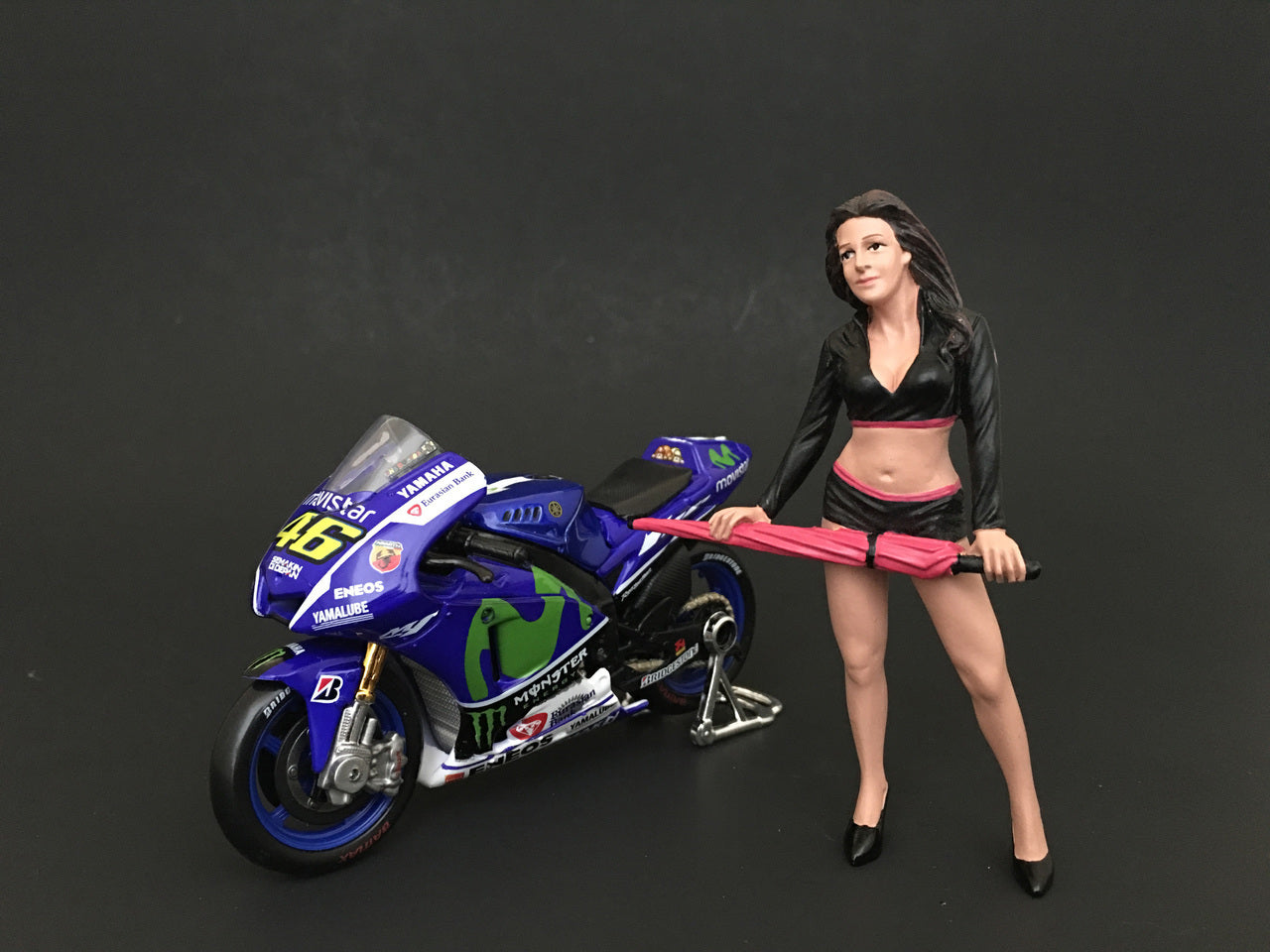 Umbrella Girl I Figure For 1:24 Scale Models by American Diorama free shipping USA