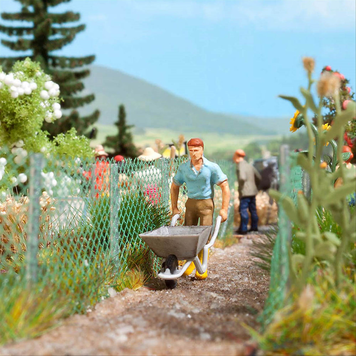 Busch 1020 HO Scale Chain-Link Fence Kit, 100cm