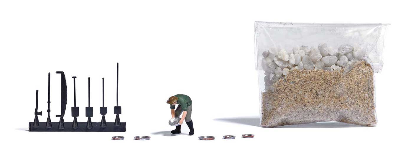 Busch 7892 HO Scale Gold Panning with Figure - Kit