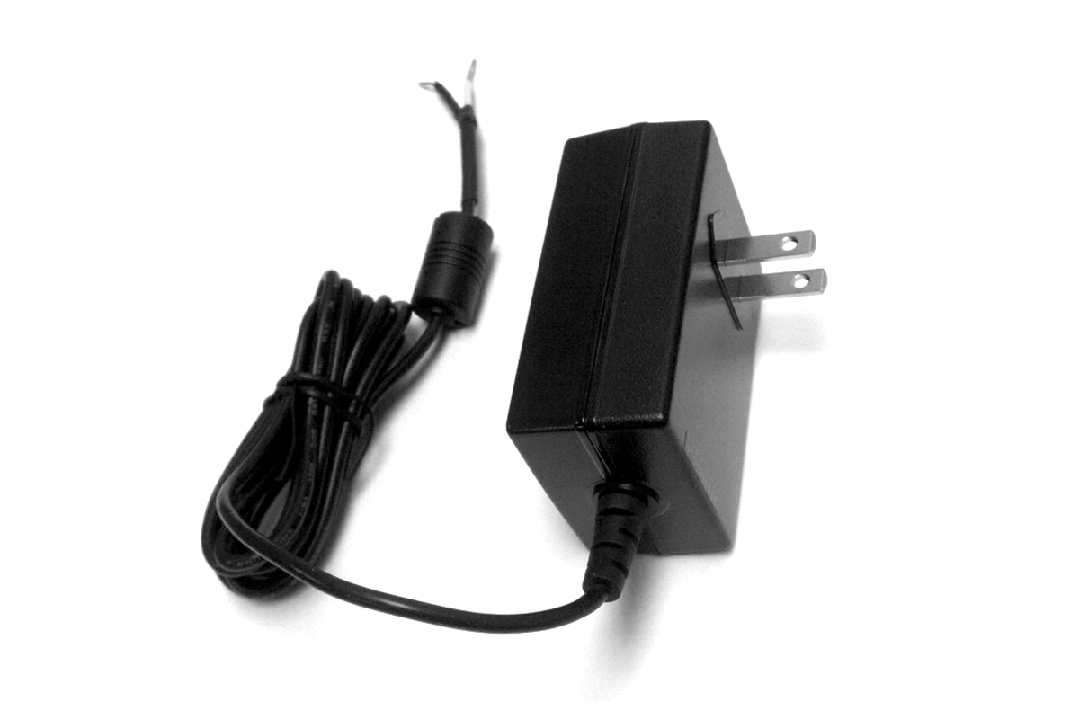 Piko 35025 G Scale Transformer 120V / 24V DC / 1.9A