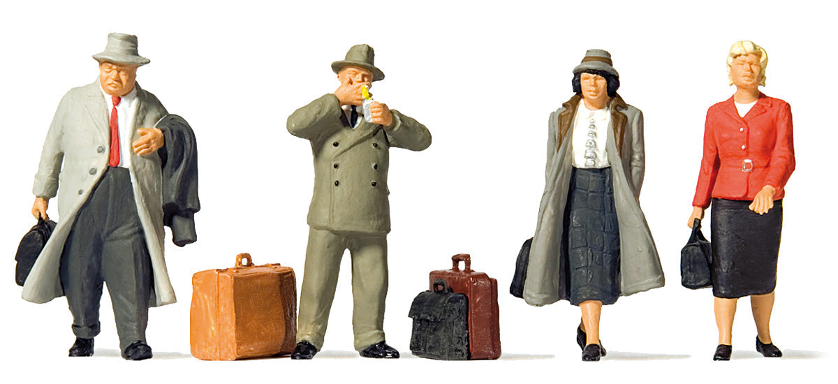 Preiser 65373 O Scale Passengers at Train Station Figures