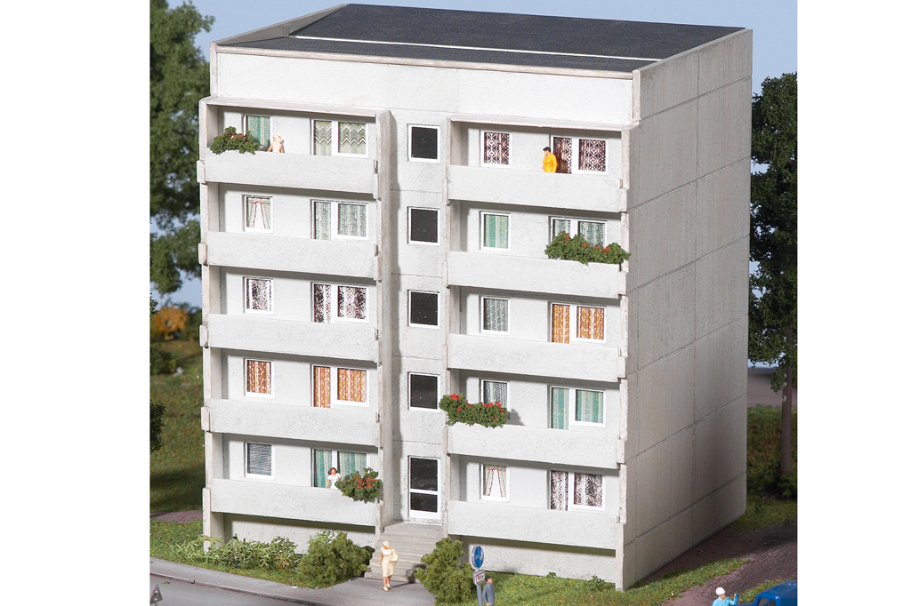 Piko 61146 HO Scale Prefab Apartment Block Basic Set Kit