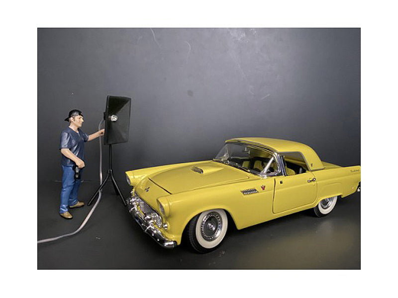 "Weekend Car Show" Figurine V for 1/24 Scale Models by American Diorama free shipping USA