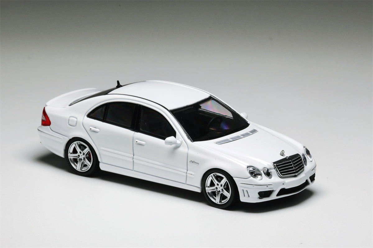MK Model Mercedes-Benz E63 AMG W211 White 1:64