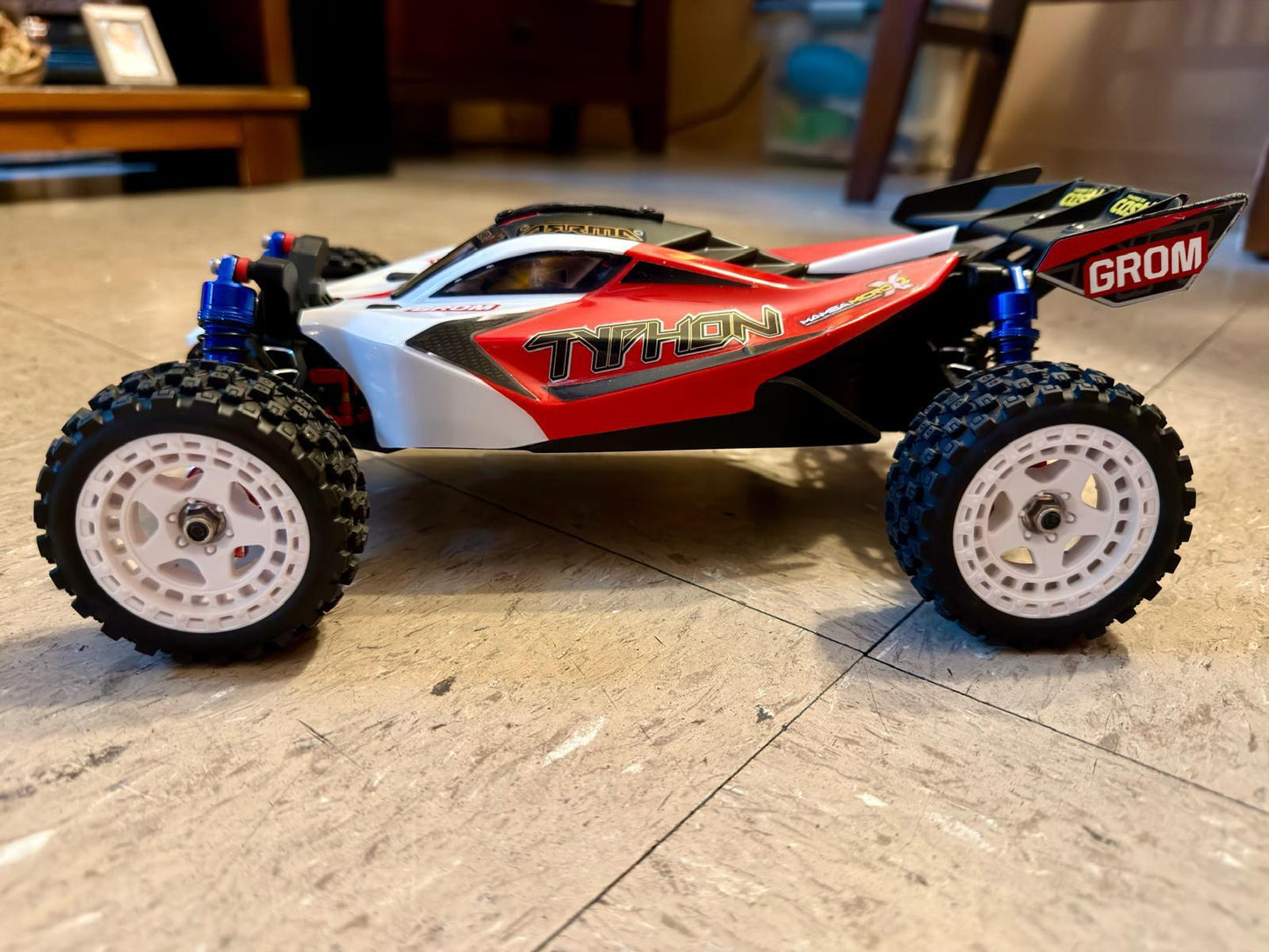 Mounte Tires / Wheels (4) Arrma Typhon Grom White