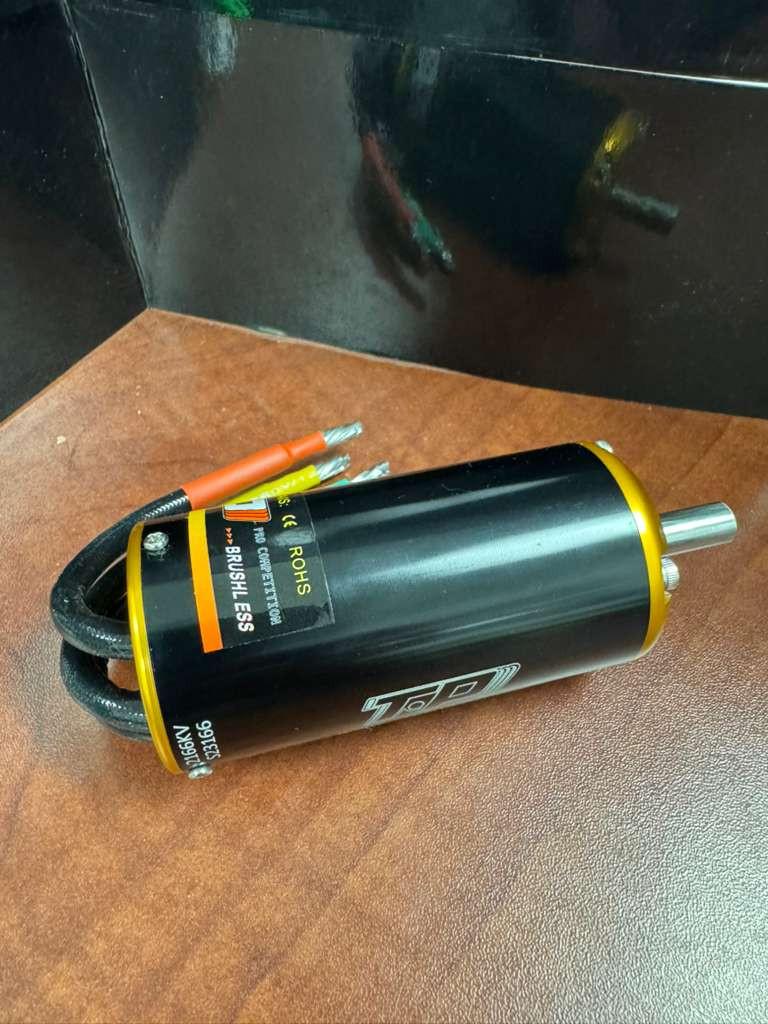 TP POWER 4050CM 2400KV MOTOR (UP TO 8s) 8MM