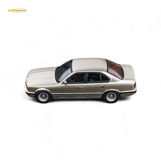 DCM BMW E34 5-Series Sedan Cashmere Beagle Gold 1:64