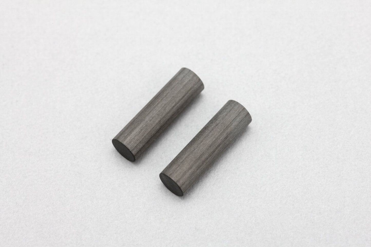 Y2-303IGA Yokomo Graphite Idler Shaft (2)