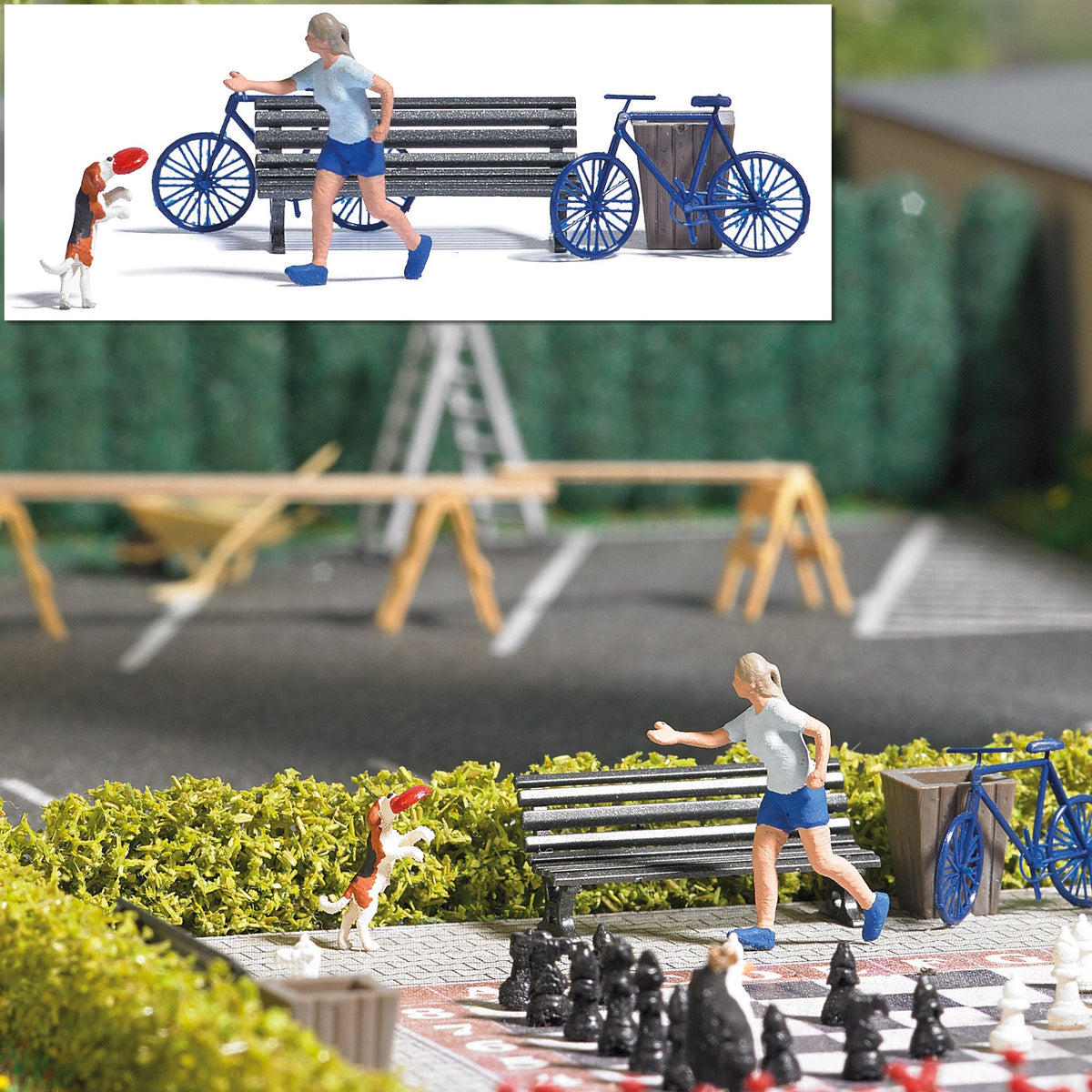 Busch 7899 HO Scale Dog Playing Frisbee Action Set