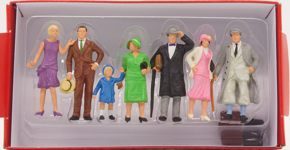 Preiser 65300 O Scale Standing Passers-By Figure Set, 1925