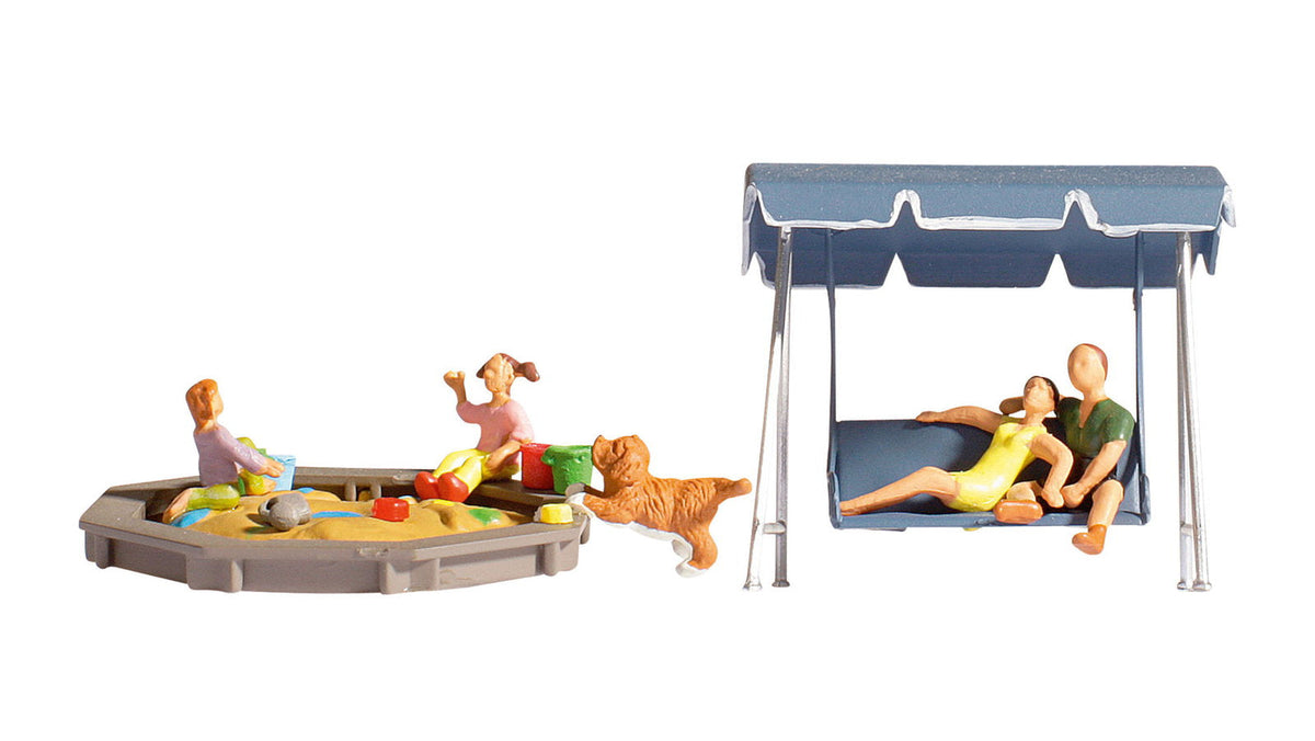 Noch 15590 HO Scale Parents & Children with Dog, Sandbox