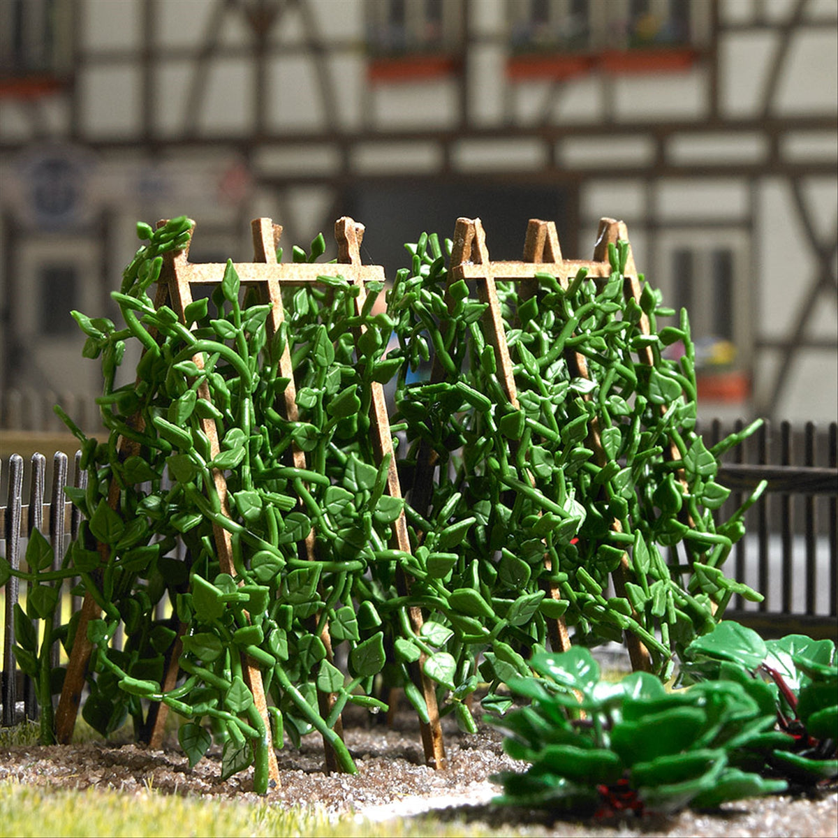 Busch 1269 HO Scale Runner Bean Plants on Wooden Poles Kit