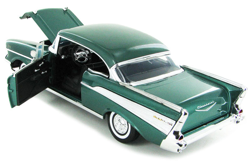 Motormax 73180AC-DGR 1/18 1957 Chevrolet Bel Air, Dark Green