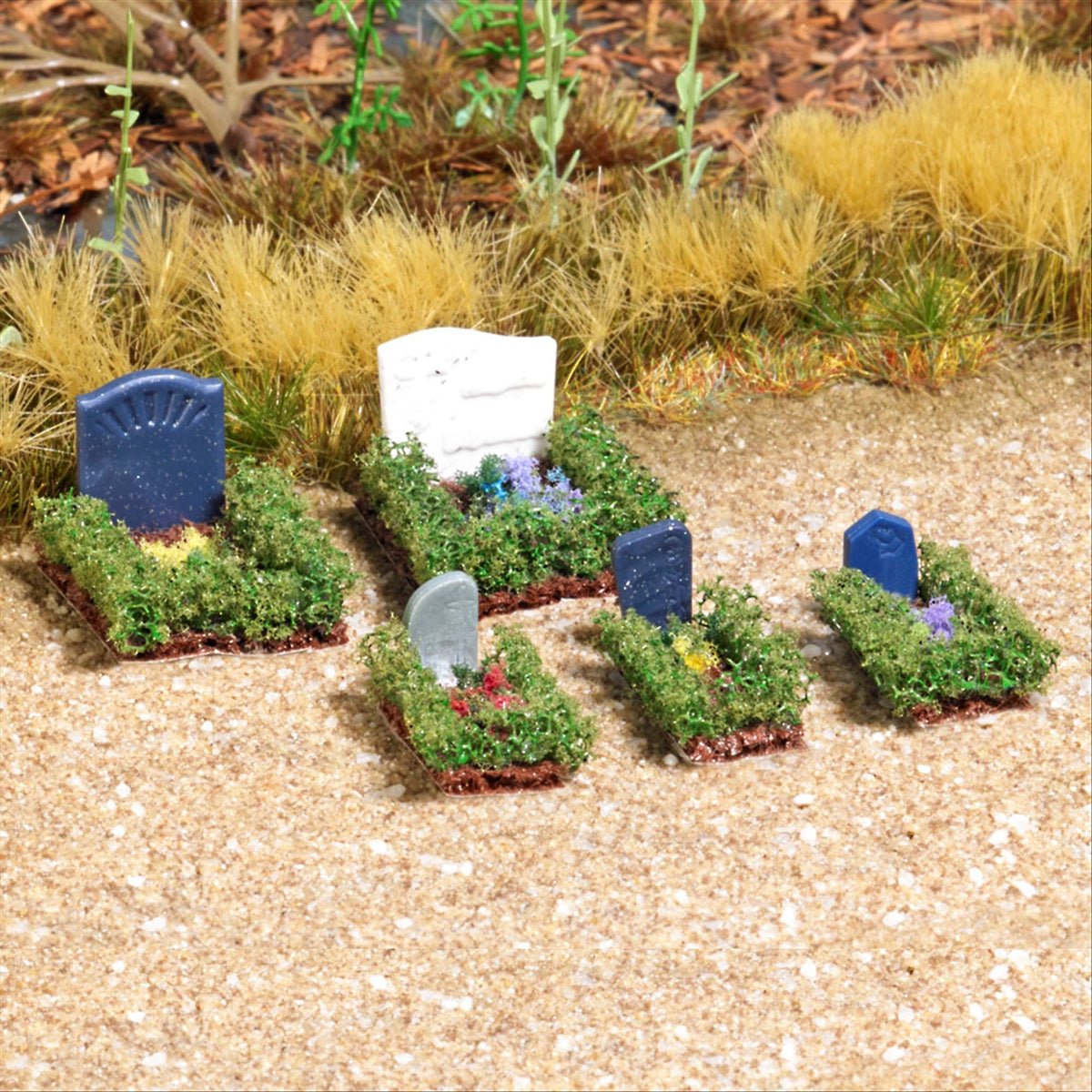Busch 7686 HO Scale Cemetery Graves & Boxwood Hedges, Pkg(5)