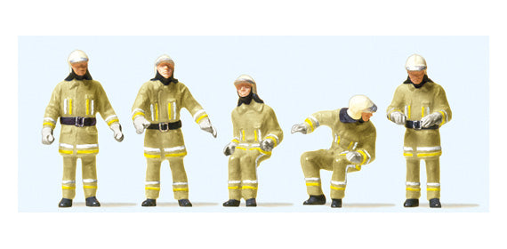 Preiser 10773 HO Firemen at Fire Engine, Beige Uniforms