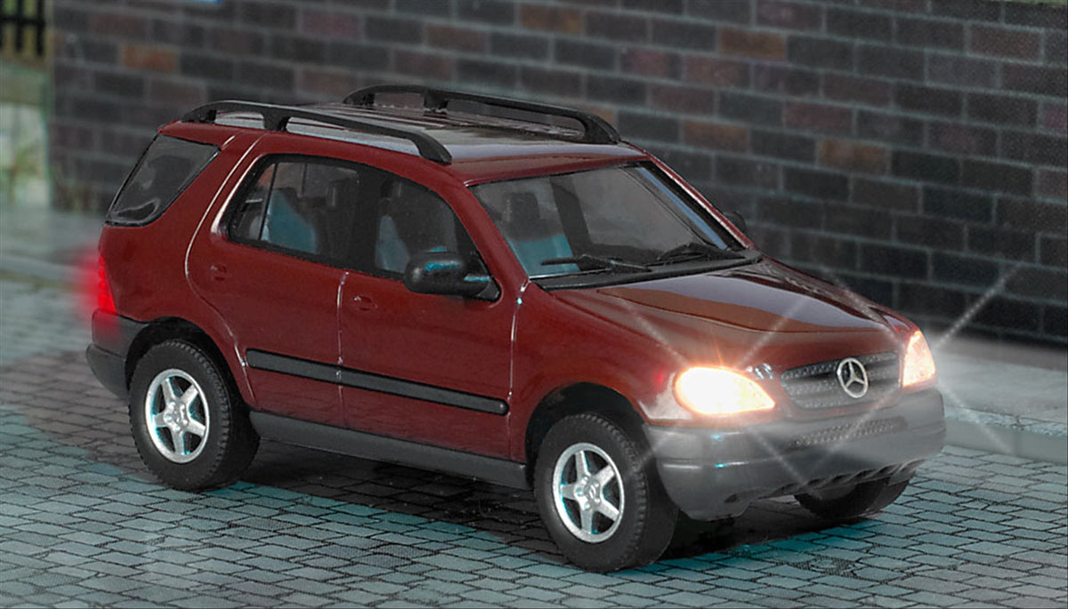 Busch 5659 HO Scale Mercedes-Benz M-Class SUV w/Lights