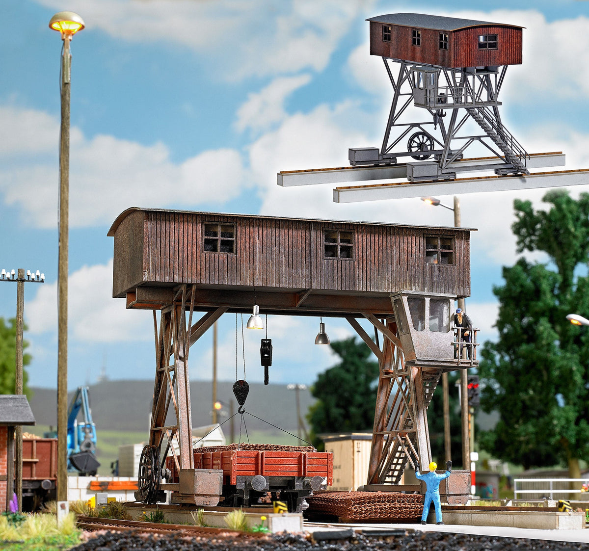 Busch 1460 HO Scale Gantry Crane with Guideway Kit