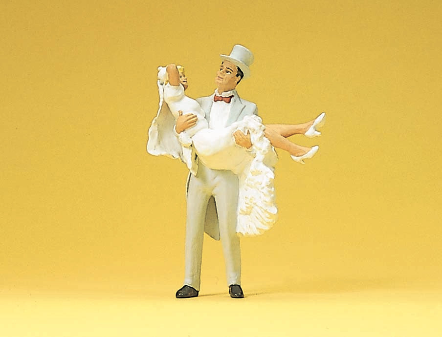 Preiser 45044 G Scale Groom Carrying Bride Figure Set