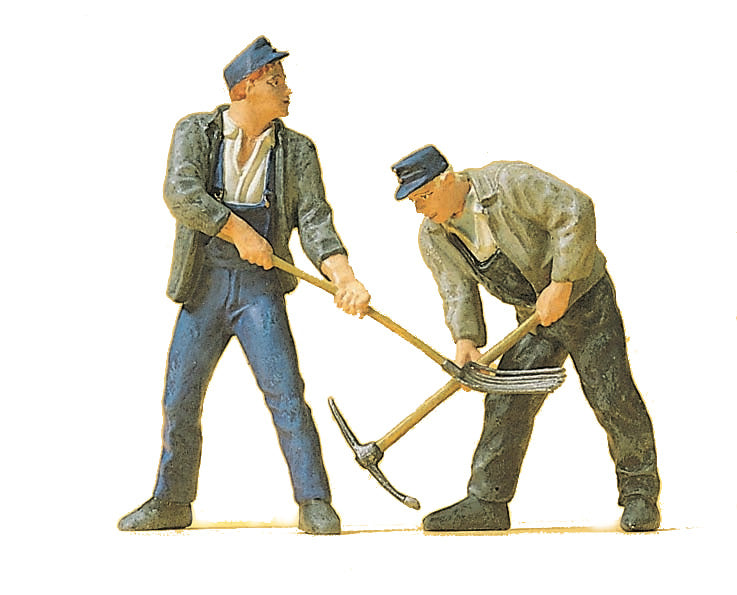 Preiser 45007 G Scale Track Workers w/Pitchfork, Pick (2)