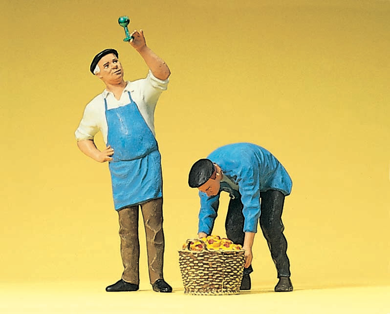 Preiser 45074 G Scale Wine Makers Figure Set