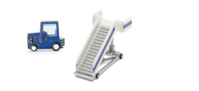 Herpa Wings HE551861 Passenger Stairs W/Tractor 1/200