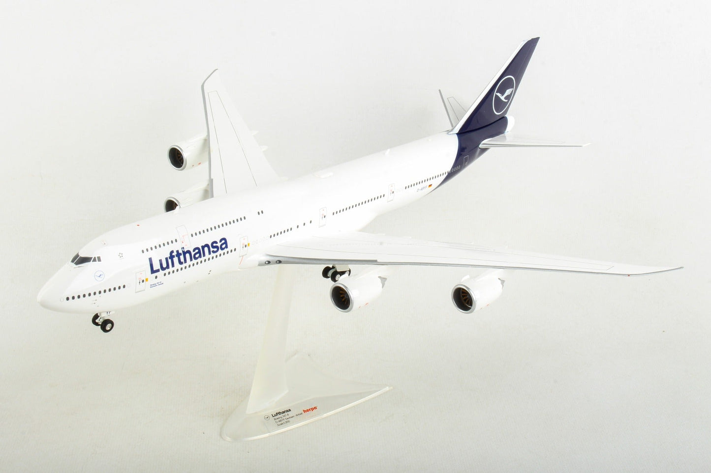 Herpa Wings HE559188 Lufthansa 747-8 1/200 New Livery