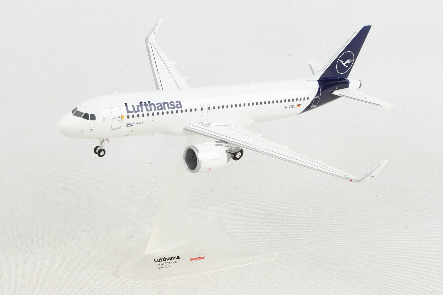 Herpa Wings HE559768 Lufthansa A320Neo 1/200 New Livery