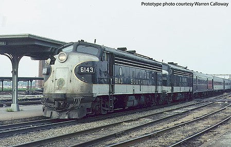 Walthers Proto 49524 HO Scale EMD FP7 - FP7 Standard DC -- Southern Railway 6132, 6148 (black, white, Dulux Gold)
