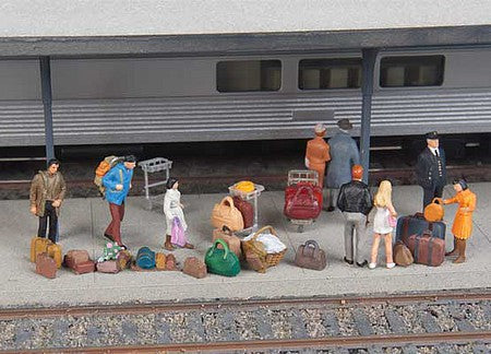Walthers SceneMaster 4142 HO Suitcases & Baggage Trolleys Set