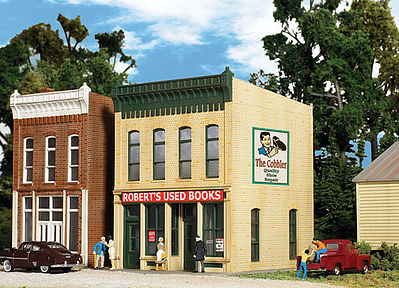 Walthers Cornerstone 3659 HO Scale Robert's Used Books -- Kit - 2-1/2 x 4-1/4 x 4-5/8" 6.2 x 10.6 x 11.5cm