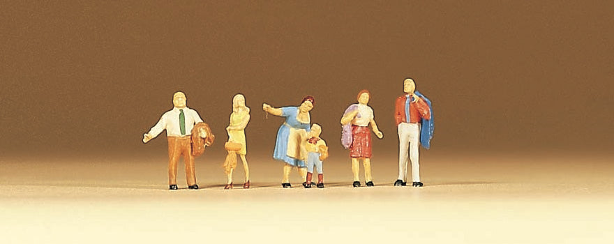 Preiser 79068 N Scale Family in the City Figure Set